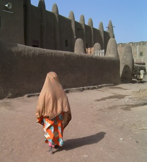 Tra le strade di Djenné (foto di Alvise Losi)